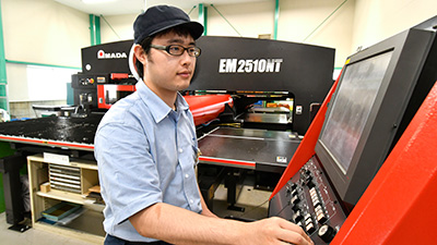 製品検査（パンチングテスト）