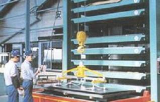 フコク（株）製　無動力式バキュームリフト