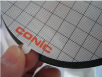 金型の板押え面に貼付